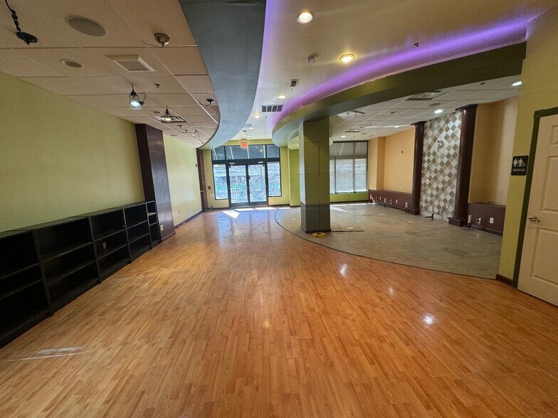 More Photos Of 2001 Hamilton St, Philadelphia Apartments For Lease