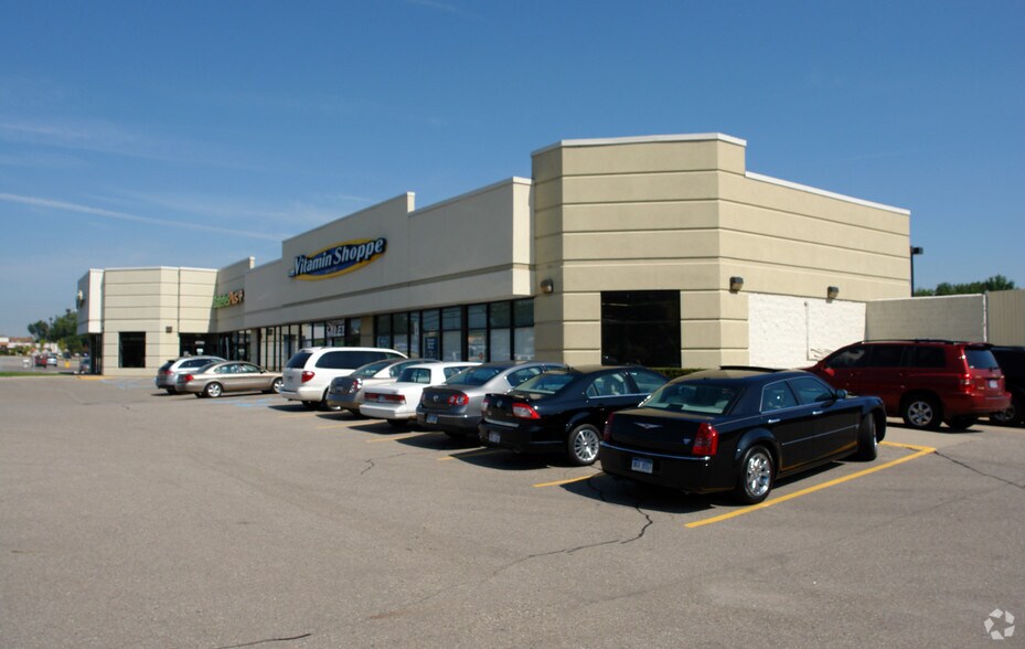 Primary Photo Of 30730-30780 Orchard Lake Rd, Farmington Hills General Retail For Lease