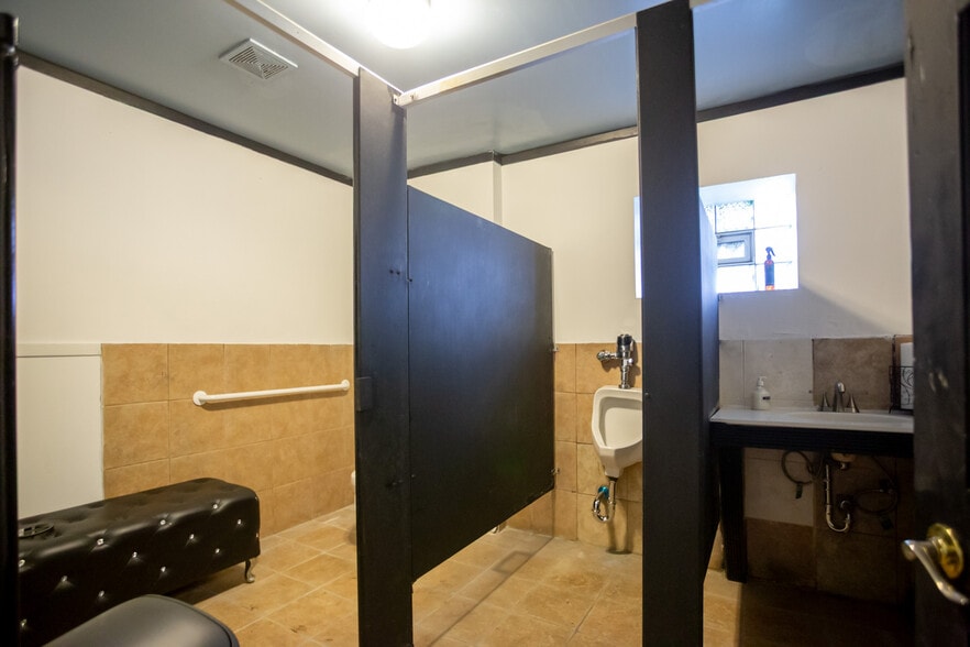 More Photos Of 5401-5403 W Madison St, Chicago Storefront Retail Residential For Sale