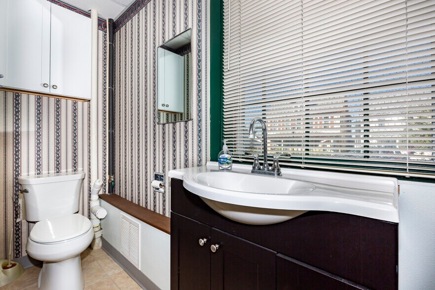 More Photos Of 1355 N Main St, Hampstead Office For Sale