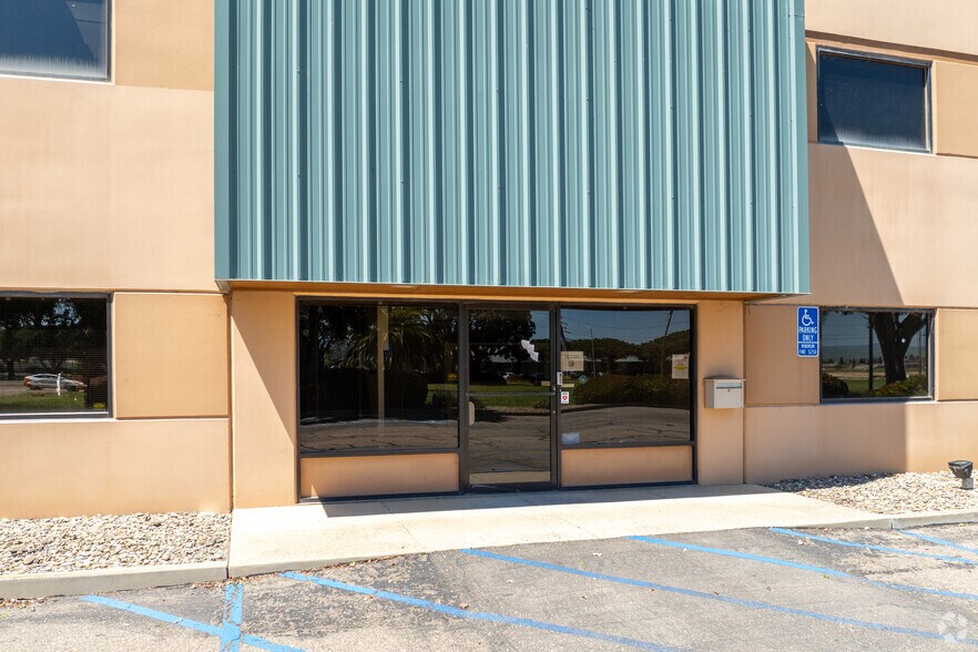 More Photos Of 2105 S Blosser Rd, Santa Maria Warehouse For Sale