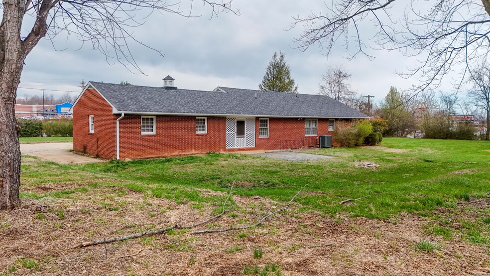 More Photos Of 1001 E Lynchburg Salem Tpke, Bedford Office For Sale