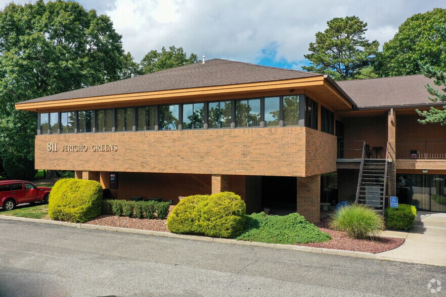 Primary Photo Of 811 W Jericho Tpke, Smithtown Office For Lease