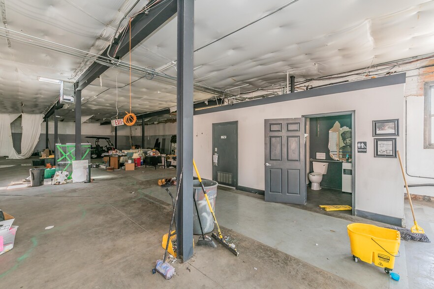 More Photos Of 1820 Canton St, Dallas Warehouse For Sale