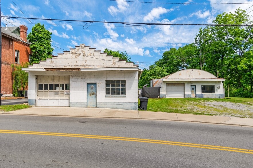 Primary Photo Of 106 Bridge St, Franklin Flex For Sale