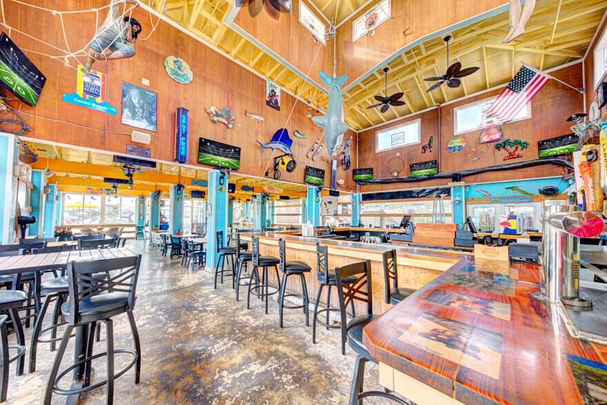 More Photos Of 400-408 W Cocoa Beach Cswy, Cocoa Beach Restaurant For Sale