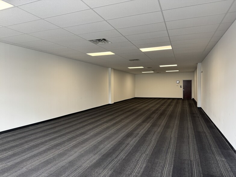 More Photos Of 3907 Baymeadows Rd, Jacksonville Storefront For Lease