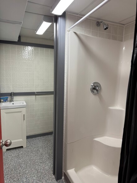 More Photos Of 121 S State St, Belvidere Flex For Sale