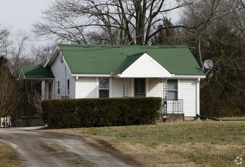 Primary Photo Of 227 Trousdale Ferry Pike, Lebanon Office For Sale