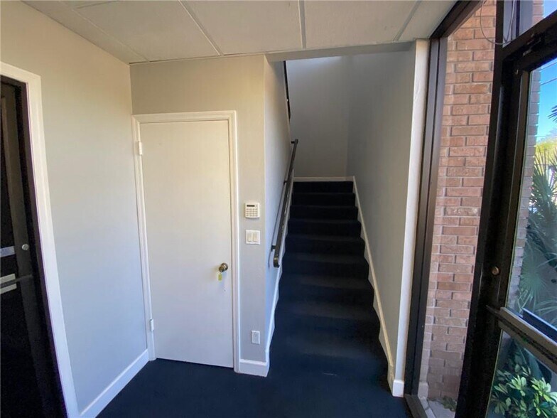 More Photos Of 3885 20th St, Vero Beach Office For Lease