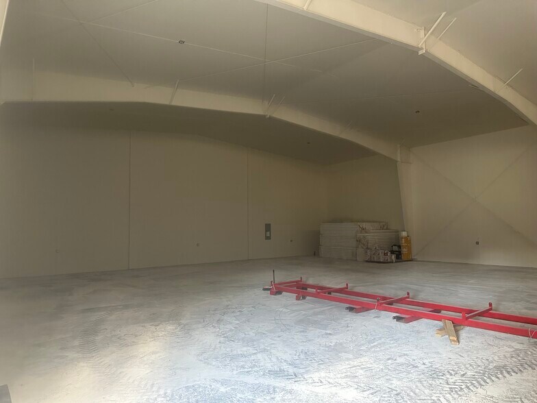 More Photos Of 34 Charlie Taxi Wy Way, Ennis Airplane Hangar For Sale