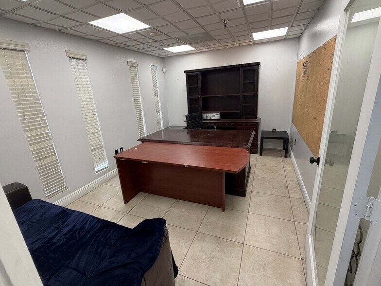 More Photos Of 2740-2764 NW 112th Ave, Doral Warehouse For Lease