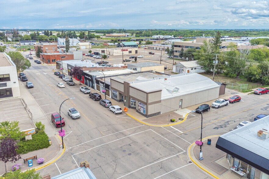 More Photos Of 4901 49 ave, Lloydminster Storefront For Sale