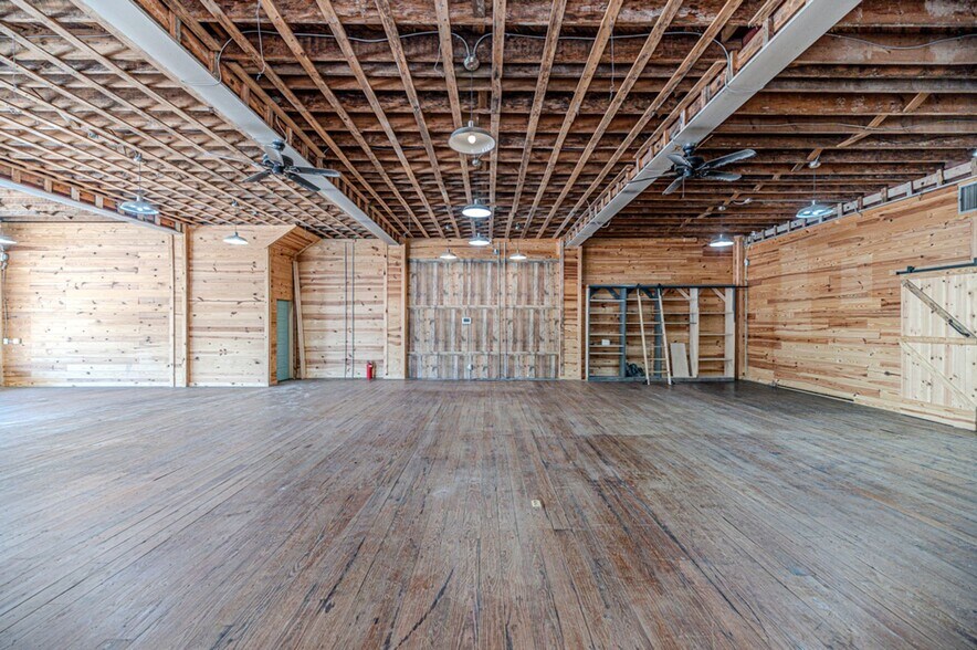 More Photos Of 200-208 S Steele St, Sanford Storefront For Lease