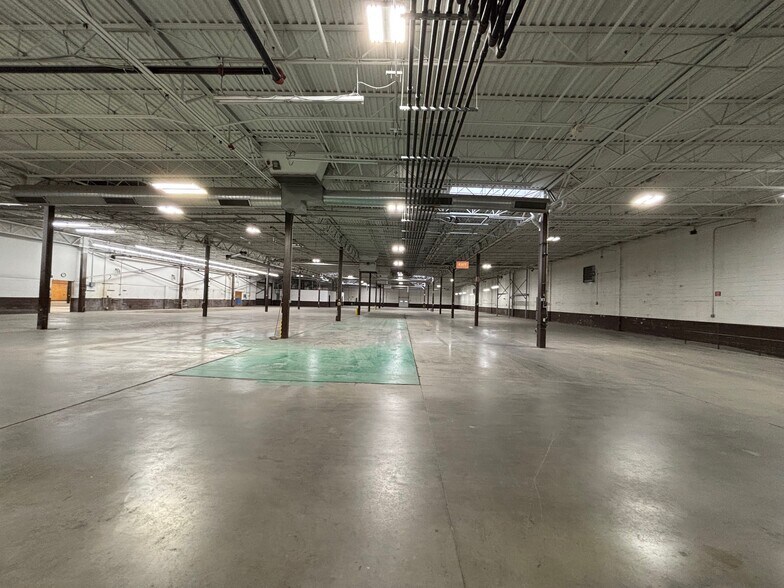 More Photos Of 340 Nagel Dr, Cheektowaga Distribution For Lease