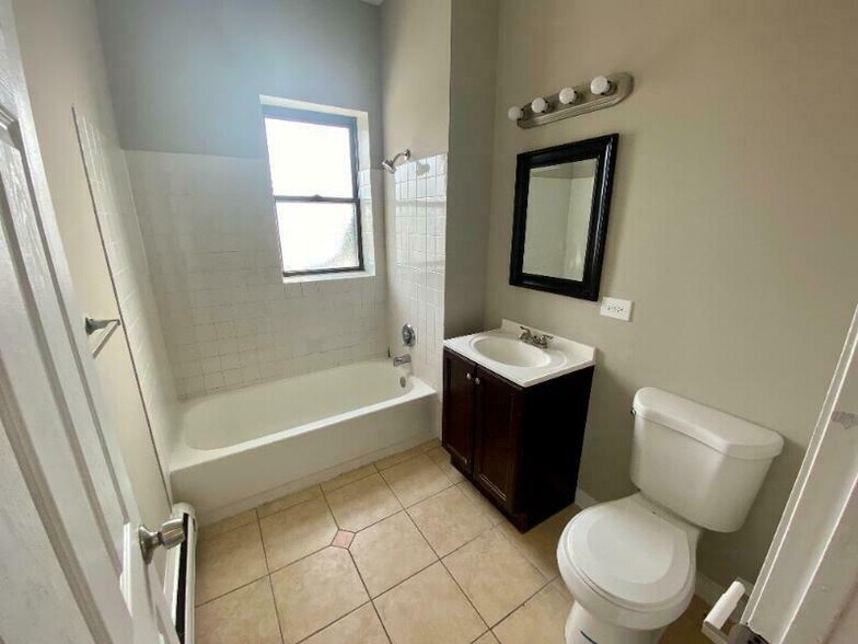 More Photos Of 6811 S Paxton Ave, Chicago Apartments For Sale