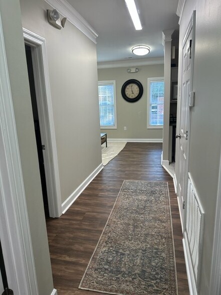 More Photos Of 6501 Creedmoor Rd, Raleigh Office Residential For Lease