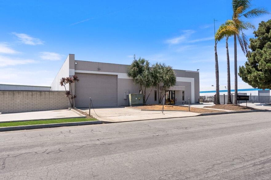 More Photos Of 15591 Container Ln, Huntington Beach Warehouse For Sale