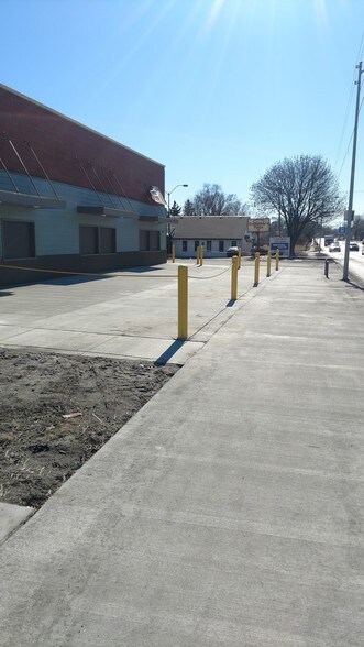 More Photos Of 7419 N 30th St, Omaha Freestanding For Lease