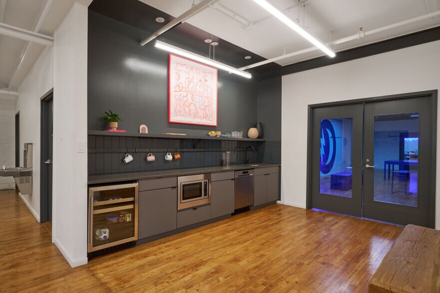 More Photos Of 1757 N Kimball Ave, Chicago Flex For Lease