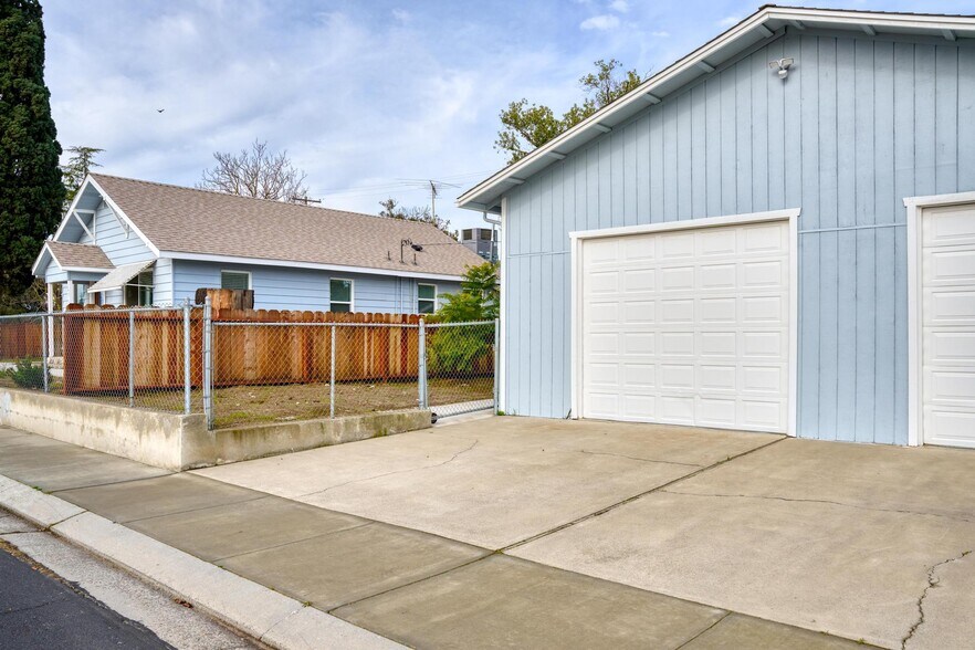 More Photos Of 143 Oregon #B st, Ripon Flex For Lease