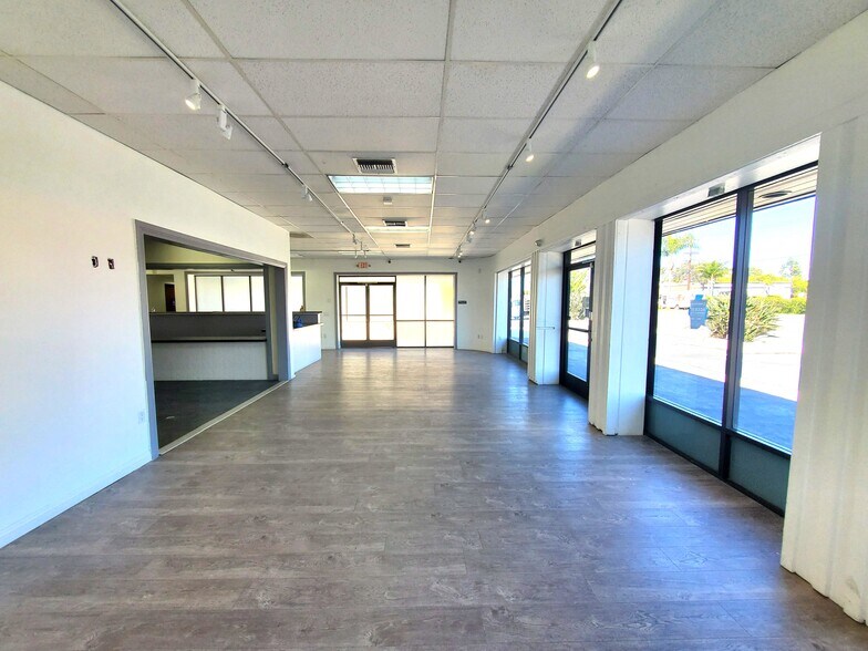 More Photos Of 14211 Beach Blvd, Westminster Freestanding For Lease