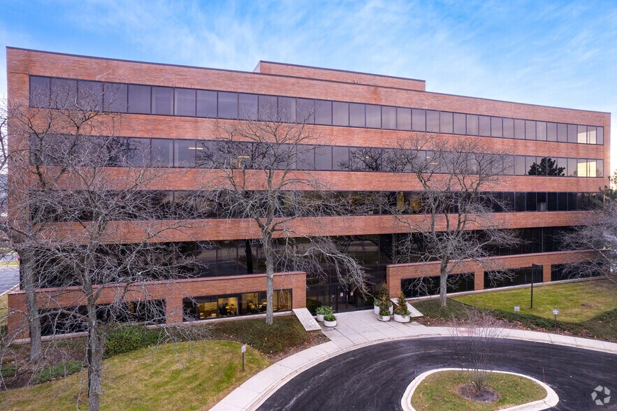 More Photos Of 1 Overlook Pt, Lincolnshire Unknown For Lease