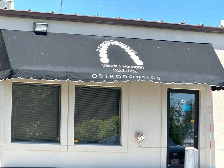 More Photos Of 506 N Elida St, Winnebago Office For Sale