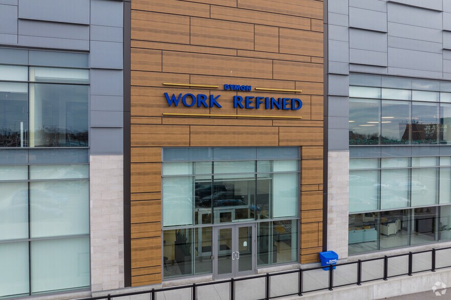 More Photos Of 285 Taunton Rd E, Oshawa Self Storage For Lease