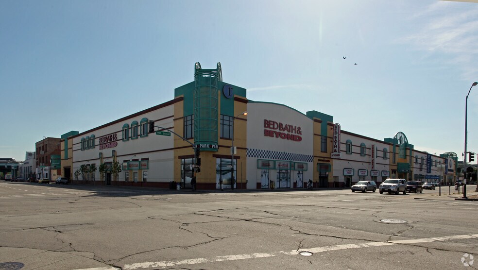 Primary Photo Of 555 9th St, San Francisco Unknown For Lease
