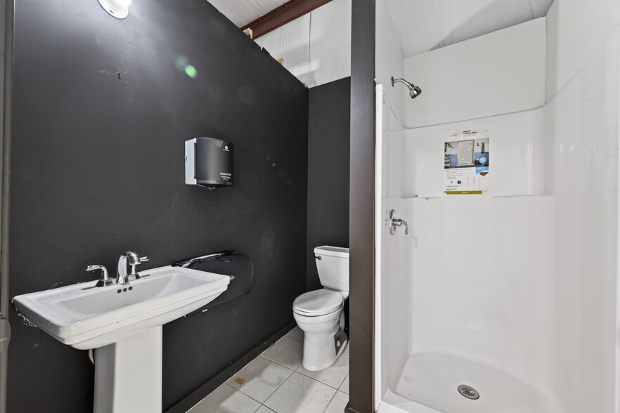More Photos Of 11419 Hall Rd, Houston Freestanding For Sale