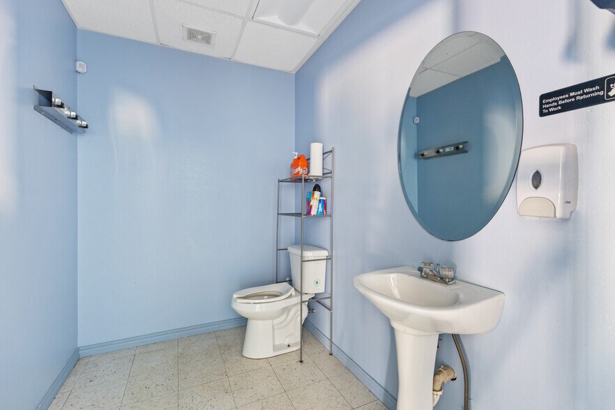 More Photos Of 347 N Ash St, Nowata Auto Dealership For Sale