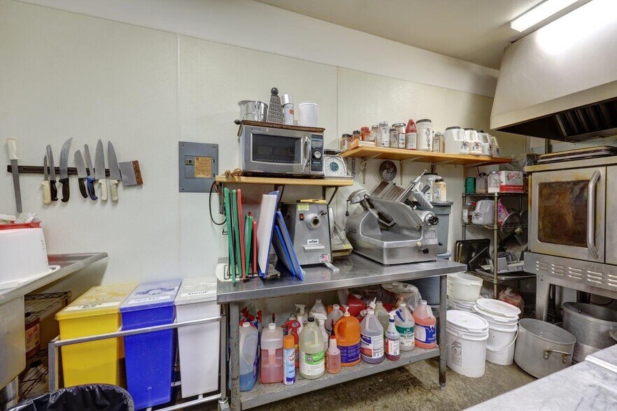 More Photos Of 996 Pacific Dr, Hammond Restaurant For Sale