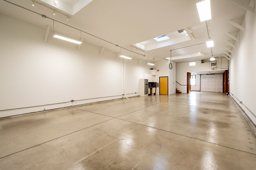 More Photos Of 450 Clementina St, San Francisco Showroom For Lease