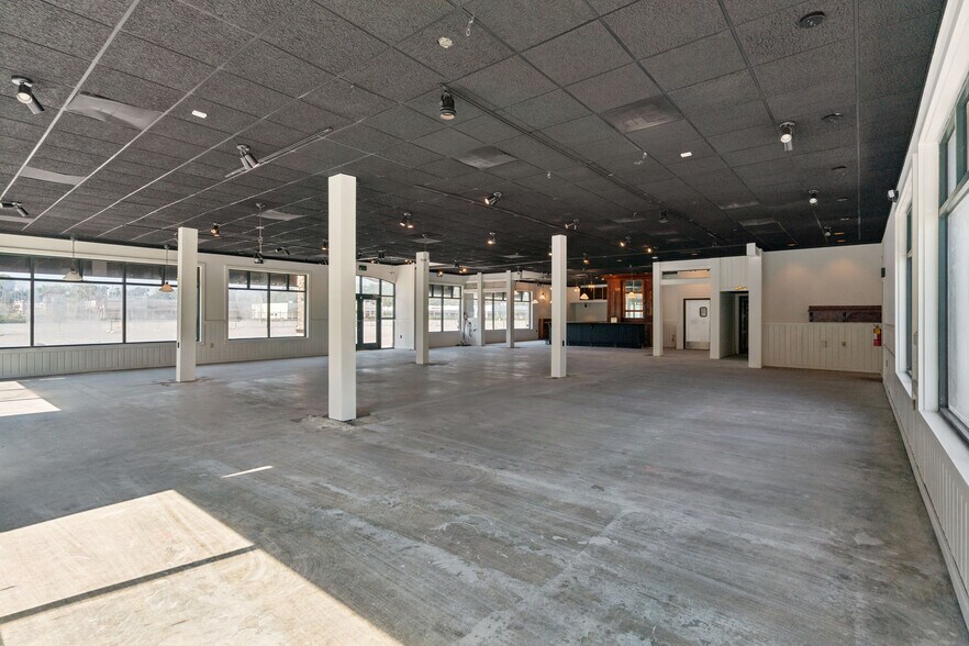 More Photos Of 1025 Magnolia Bluff Way SW, Darien Restaurant For Sale