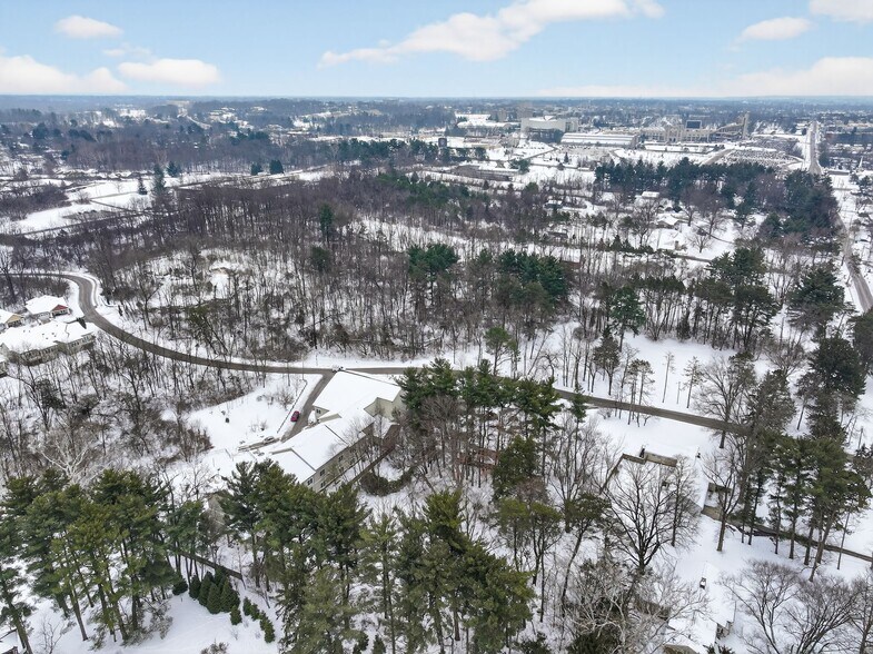 More Photos Of 751 E Tamarack Trl, Bloomington Healthcare For Sale