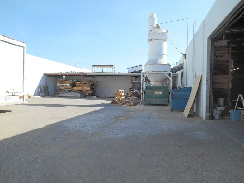 More Photos Of 7442 Varna Ave, North Hollywood Warehouse For Sale
