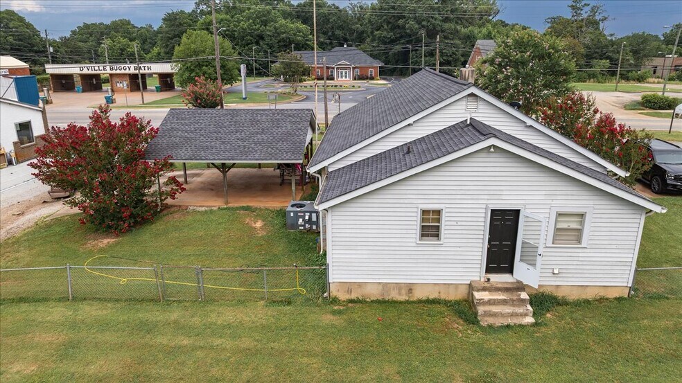 More Photos Of 317 General Daniel Ave N, Danielsville General Retail For Sale