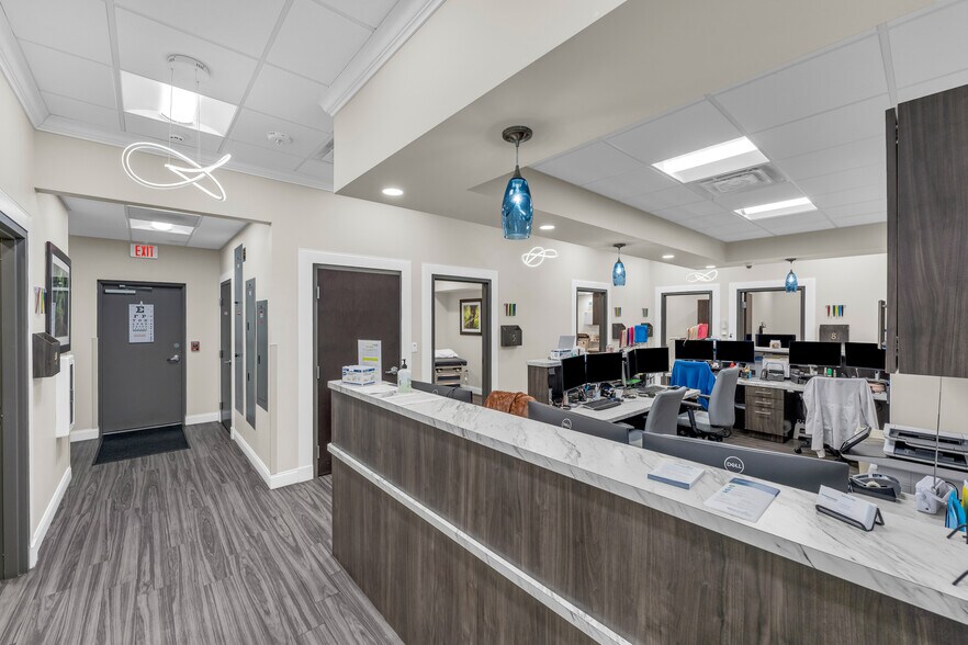 More Photos Of 4425 W 1st St, Sanford Medical For Lease