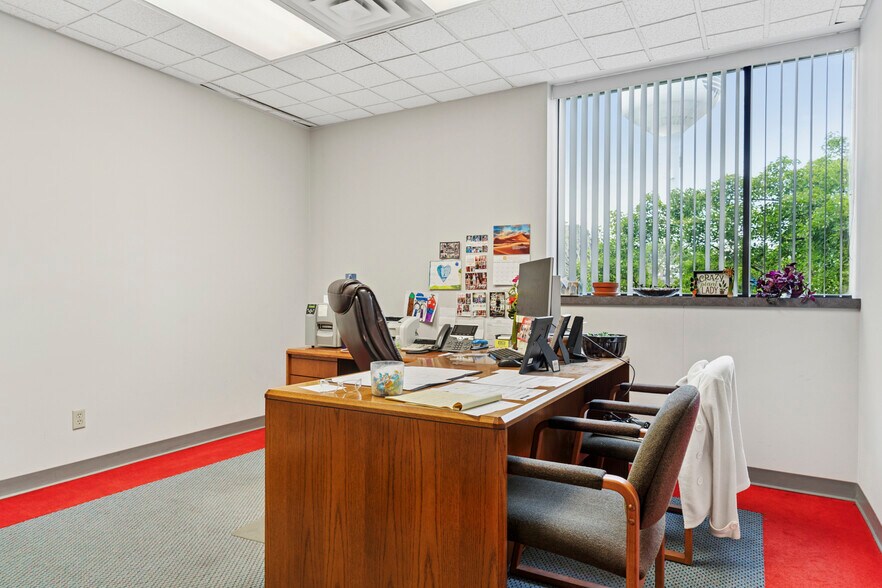 More Photos Of 405 Commerce Ct, Vadnais Heights Manufacturing For Sale