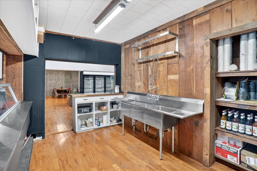 More Photos Of 33 W Olive St, Aurora General Retail For Sale