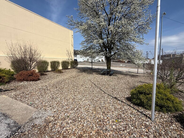 More Photos Of 630 Market St, Steubenville Office For Lease