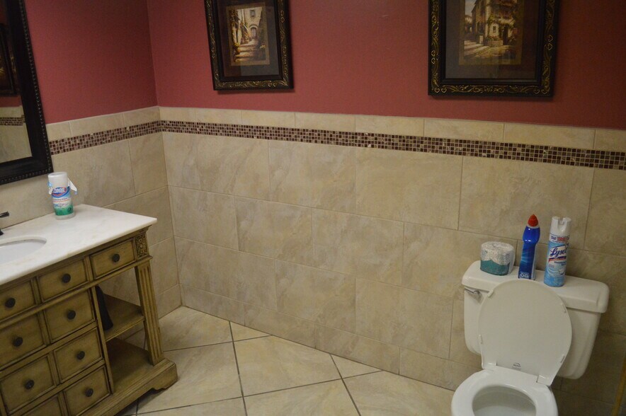 More Photos Of 315 Lowell Ave, Mercerville Office For Sale