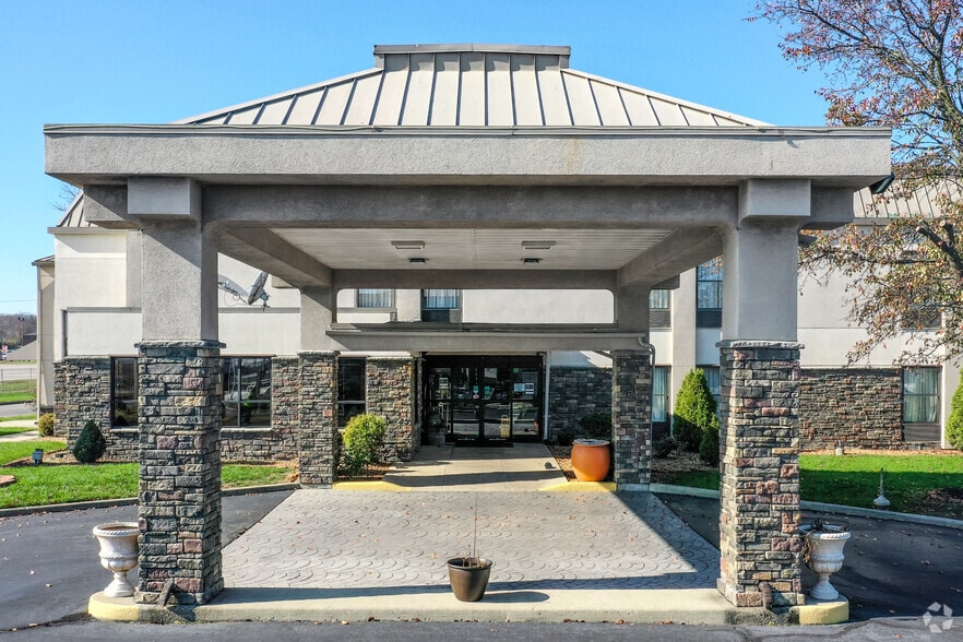 More Photos Of 40 New Garver Rd, Monroe Hotel For Sale