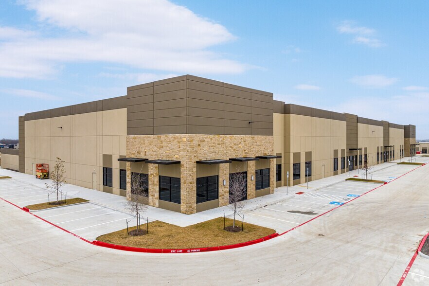 More Photos Of 631 Industry Way, Prosper Industrial For Lease