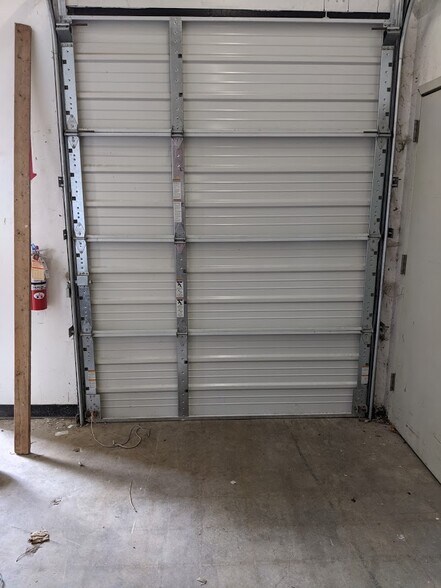 More Photos Of 432 S Burnett Rd, Springfield Unknown For Lease