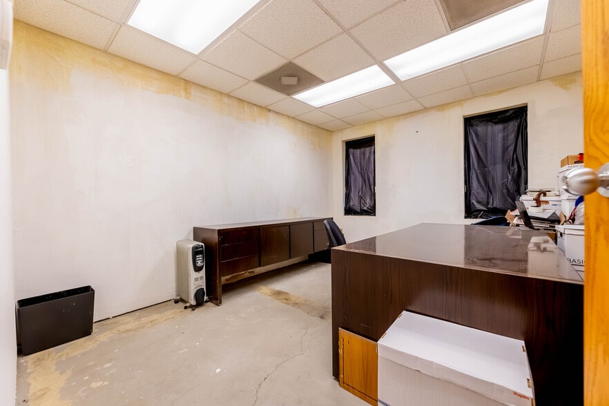 More Photos Of 17143 Westview Ave, Thornton Industrial For Sale