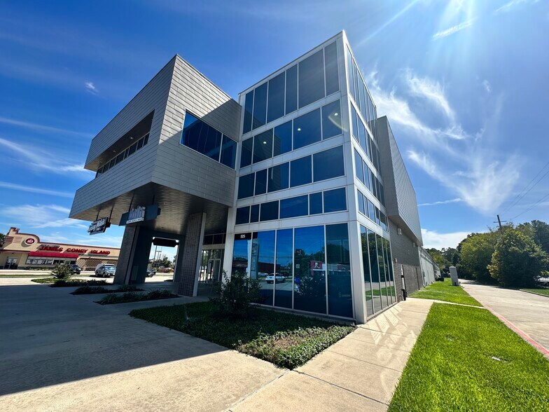 More Photos Of 525 Sawdust Rd, Spring Freestanding For Lease