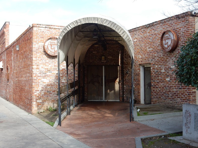 More Photos Of 401 E Center Ave, Visalia Restaurant For Sale
