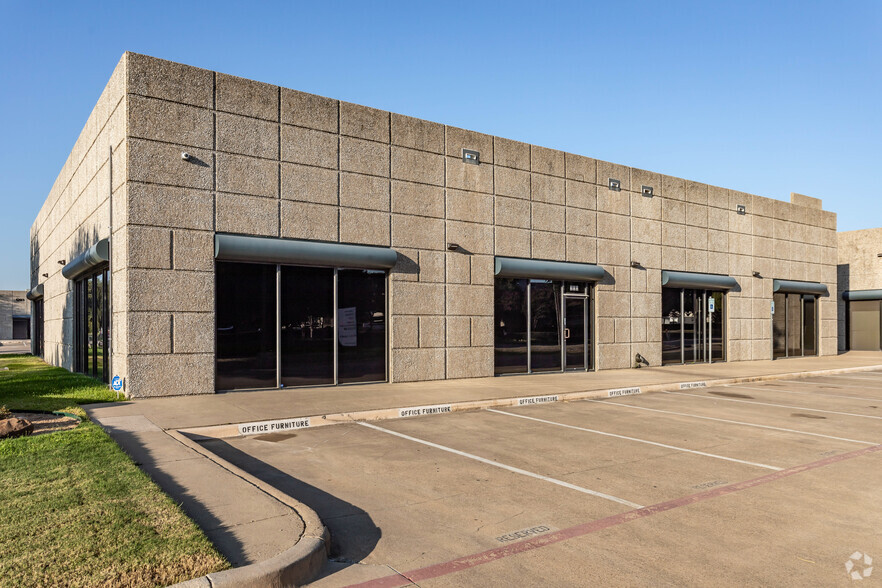 Primary Photo Of 1203 Crestside Dr, Coppell Light Manufacturing For Lease